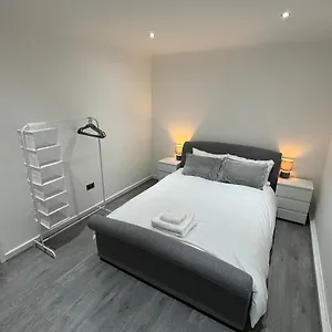 Luxury 2 Bed Apartment, Sleeps 6 With Sofa Bed, Close To Tram Station Apartment Sale