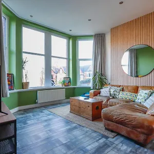 Leah By Koya Homes - 2 Bed, 2 Bath, Pool Table, Sea View, Free Parking Apartment Barry