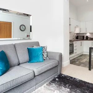 4 The Keyes- Stunning & Stylish With Free Parking Apartment York