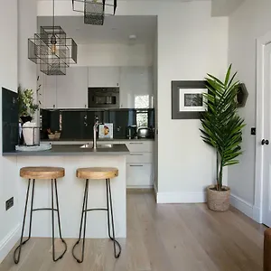 Holyrood Park Centre Apartment